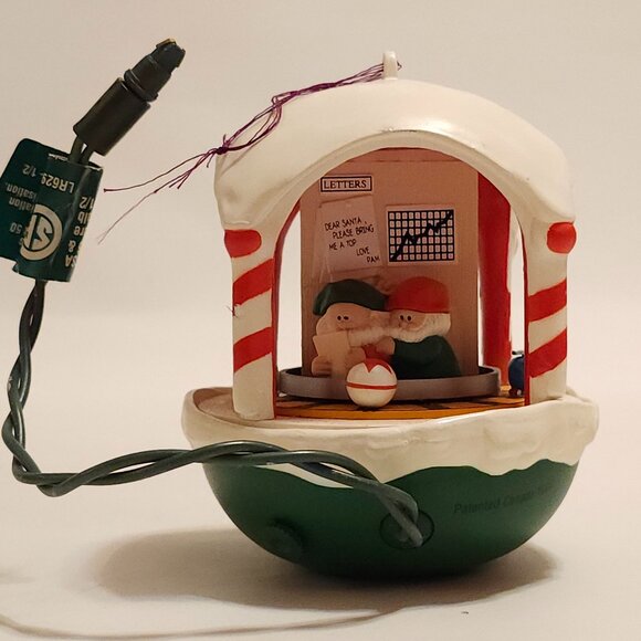 VINTAGE Hallmark Santa's Workshop Light and Motion Ornament 1993 - Picture 4 of 10